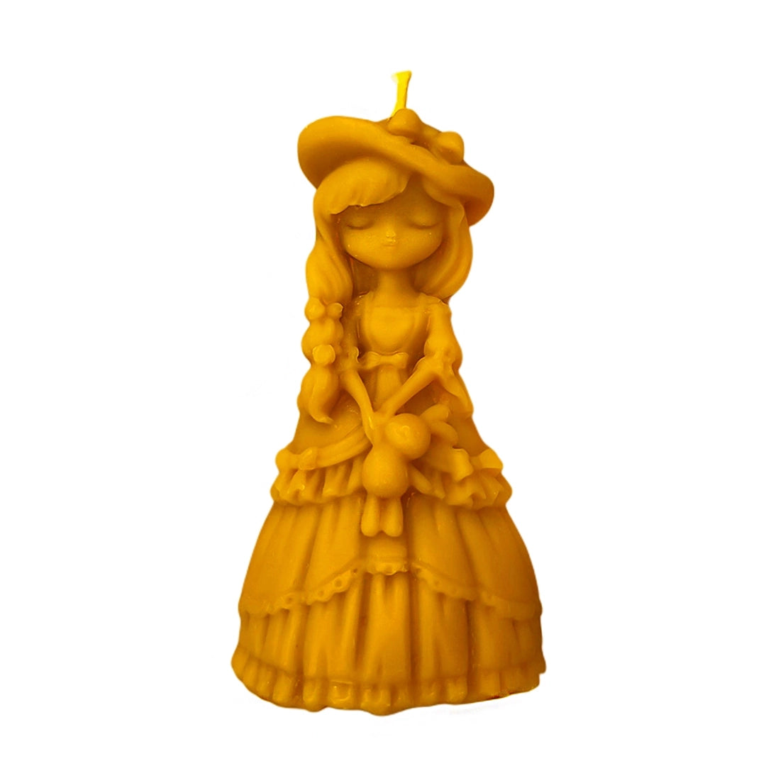 Vela Dama del Tiempo de cera de abeja 100% natural sobre fondo blanco