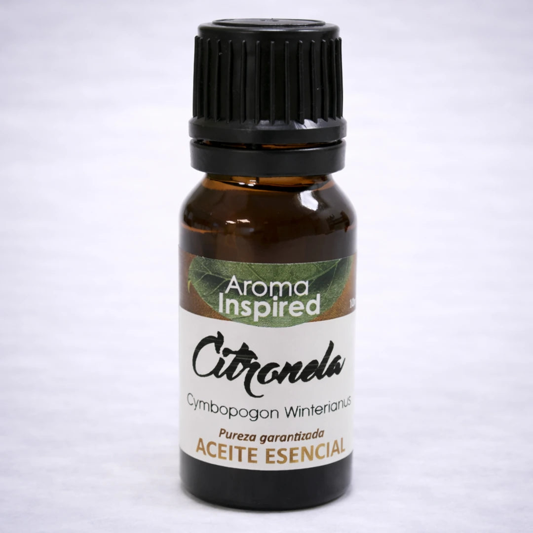 Aceite esencial de citronela pura en frasco ámbar con fondo suave, aroma fresco y uso aromaterapéutico natural