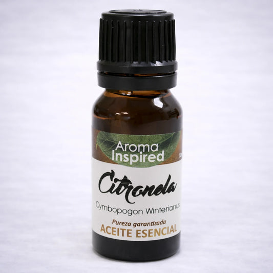 Aceite esencial de citronela pura en frasco ámbar con fondo suave, aroma fresco y uso aromaterapéutico natural