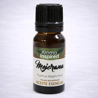 Aceite esencial de mejorana natural en frasco de vidrio ámbar, aroma herbal suave para relajación y equilibrio