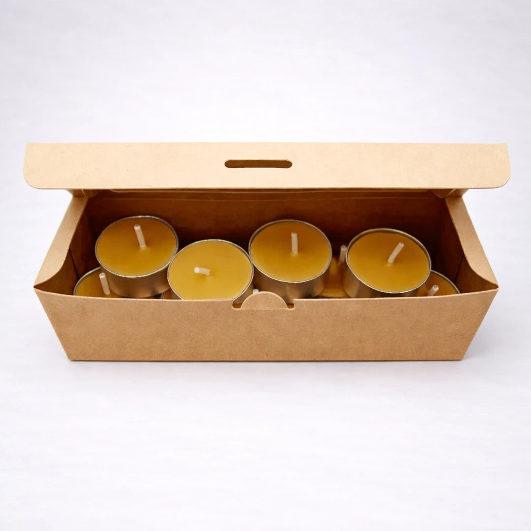 Caja con velas artesanales de te hechas de cera de abeja natural