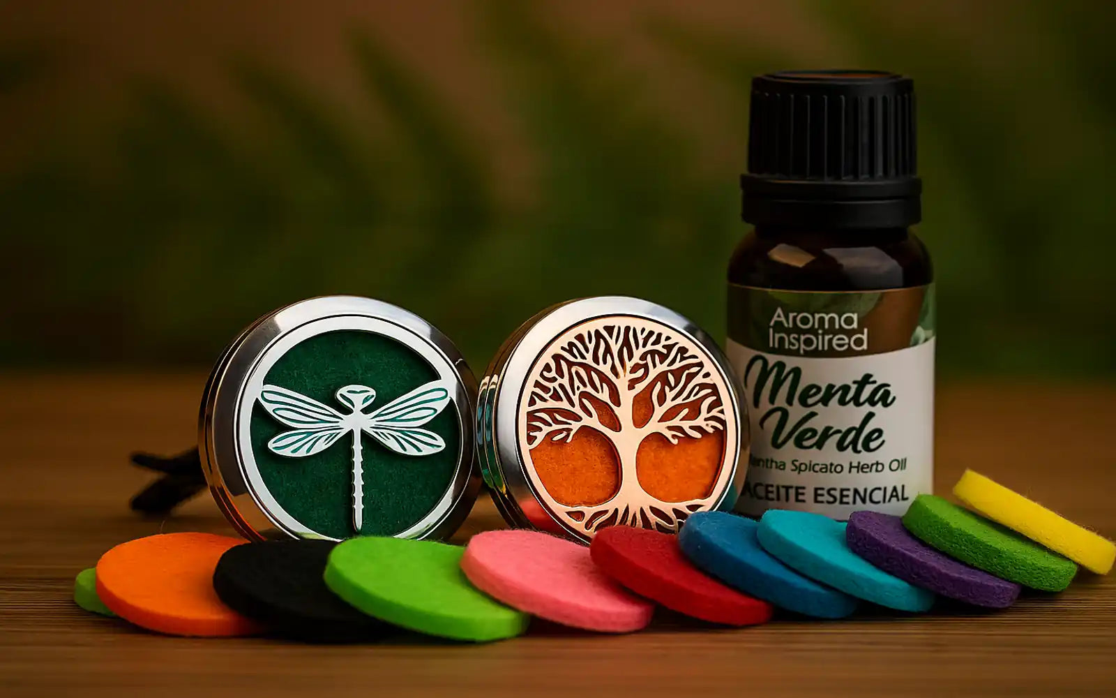 Kit difusor para coche con aceites esenciales, incluye dos difusores metálicos con diseños de libélula y árbol de la vida, discos de fieltro de colores y aceite esencial de menta verde para aromaterapia