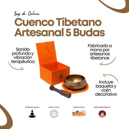 Cuenco tibetano artesanal de meditación con diseño de los 5 budas, baqueta de madera y cojín decorativo, ideal para relajación y sonido terapéutico.