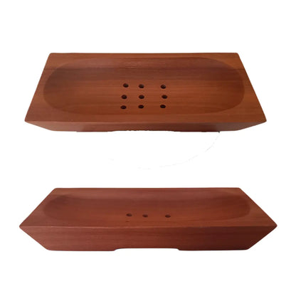 Vista frontal y posterior de la jabonera de madera con ranuras de ventilación, ideal para jabón sólido artesanal.