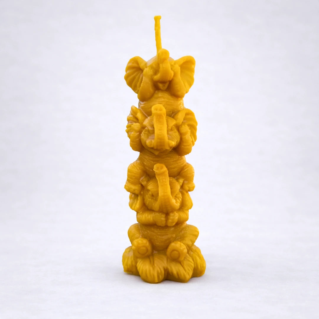 Vela artesanal de cera de abeja natural con diseño de los tres elefantes de no ver, no oír y no hablar