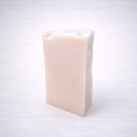 Jabón artesanal de leche de burra natural, elaborado a mano en España, ideal para pieles sensibles