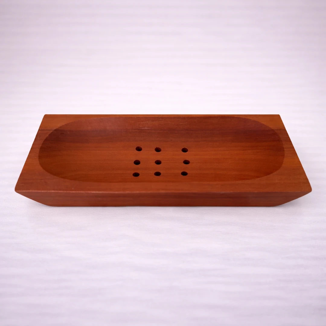 Jabonera clásica de madera de caoba natural con orificios de drenaje, vista superior