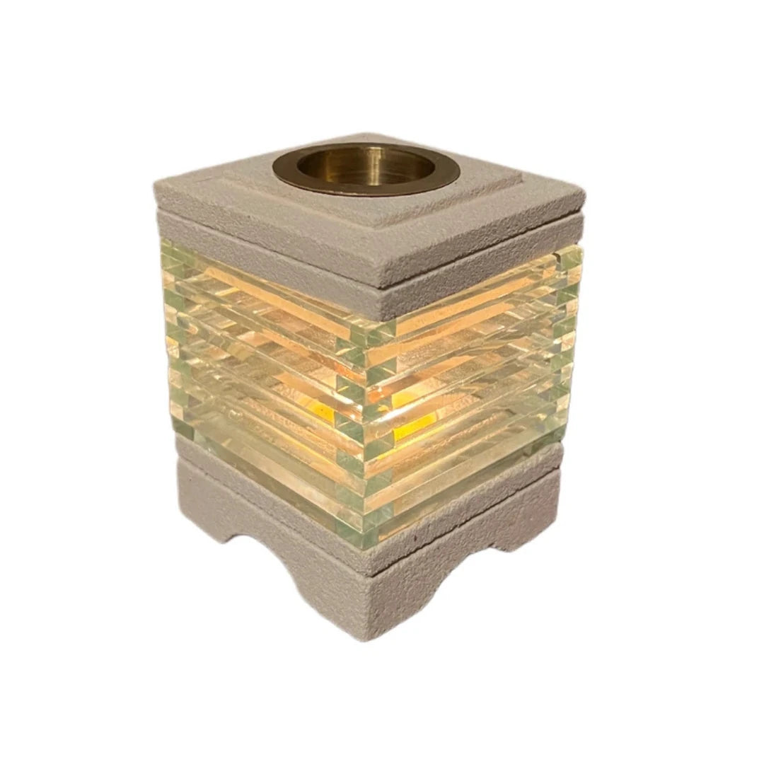 Quemador de aceites esenciales de piedra natural y vidrio con vela encendida para aromaterapia