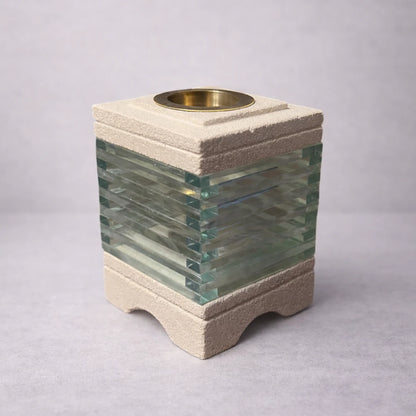 Quemador de aromas diseño Java de vidrio y piedra tallada con cuenco de latón, acabado artesanal en tonos neutros
