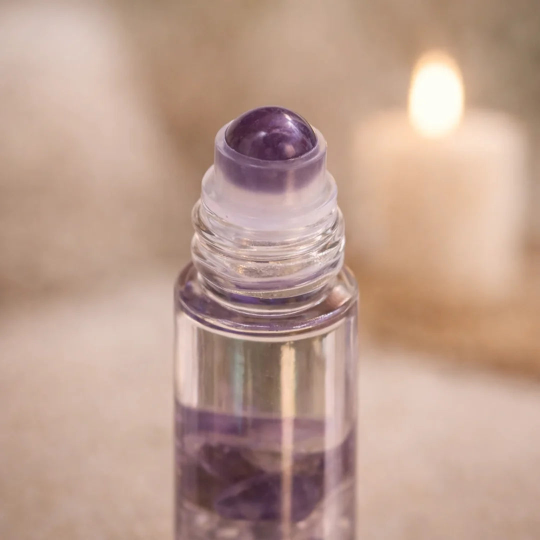 Detalle de roll-on aromático con aceites esenciales y minerales naturales