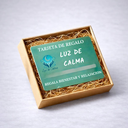 Tarjeta regalo Luz de Calma para regalar bienestar y relajación, presentada en caja kraft con fondo neutro profesional