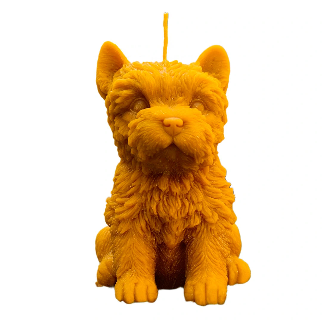 Vela Yorkshire Terrier grande hecha de cera de abeja 100% natural sobre fondo blanco